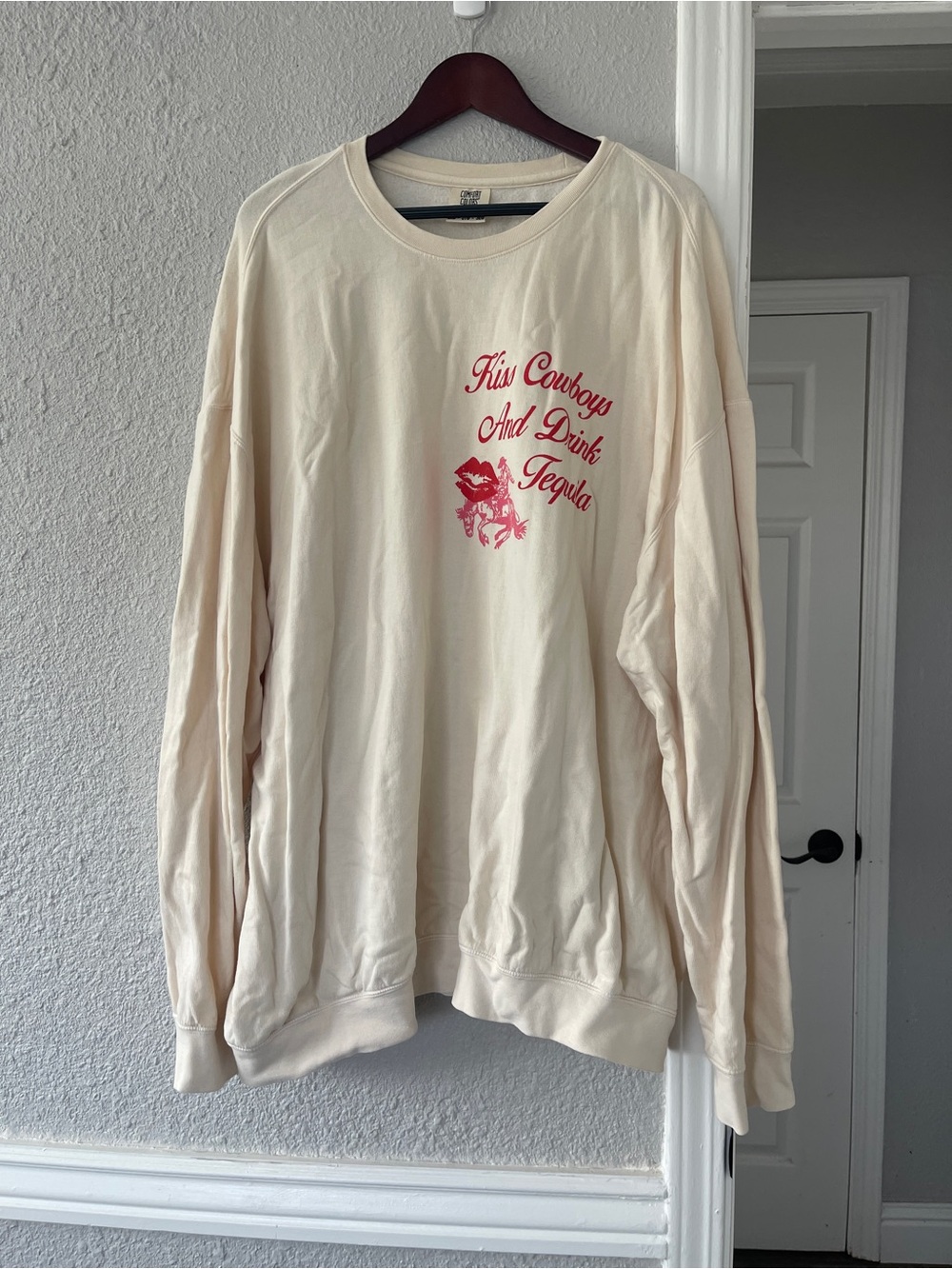 Comfort Colors Kiss Cowboys And Drink Tequila Graphic Sweatshirt 3XL
